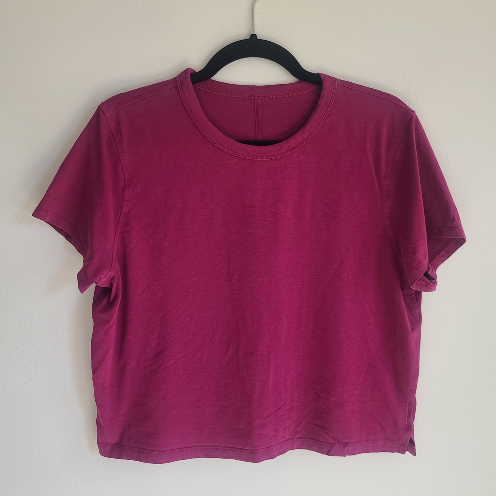 Lululemon Cropped Magenta T-shirt